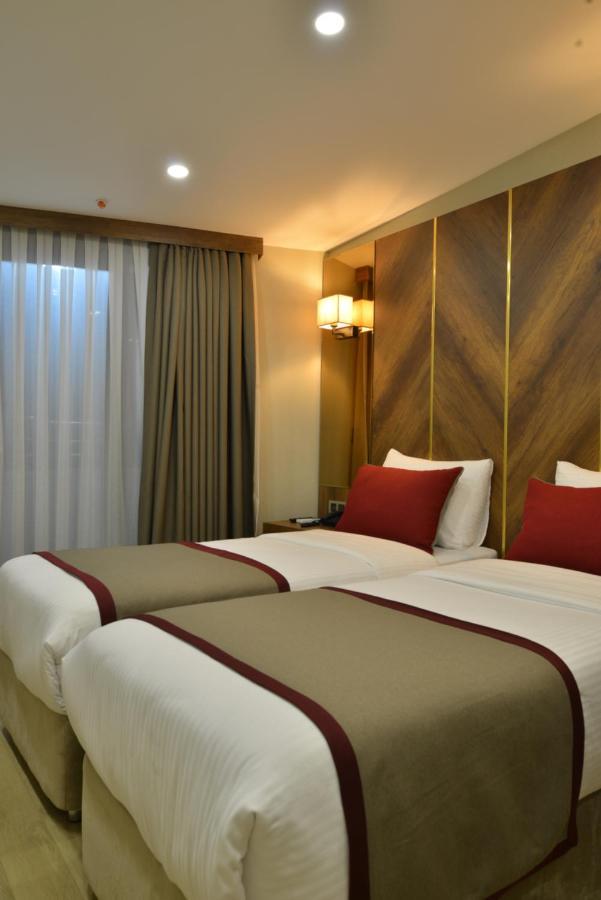 Celine Hotel Taxim Istanbul Bagian luar foto